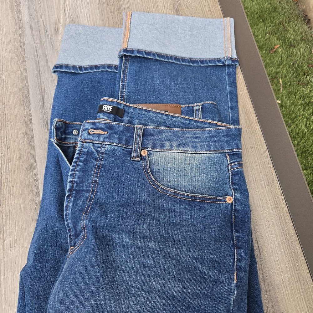 FRYE Women's Croppes Jeans NWOT Sz12 - Picture 2 of 5